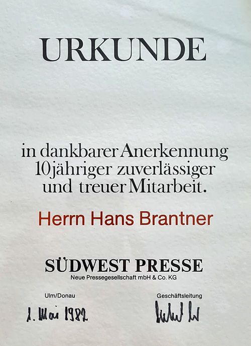 Anerkennungsurkunde anlässlich seines 10-jährigen Dienstjubiläums bei der Ulmer Südwest Presse (Foto: DZOK Ulm, NL Brantner)