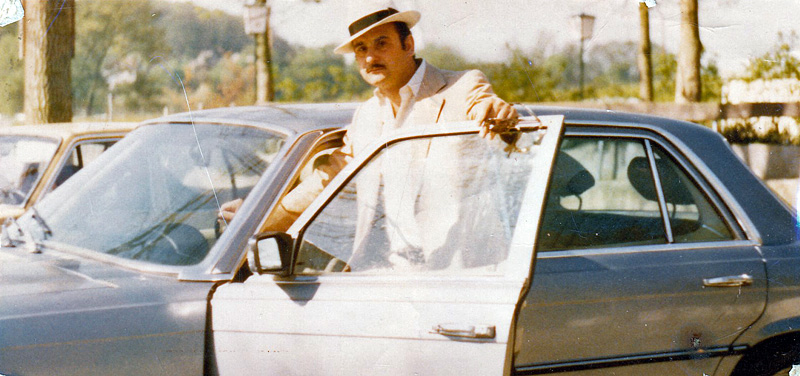 Jovi Richter als stolzer Besitzer eines neuen Mercedes, Anfang der 1980er Jahre (Foto: Privatbesitz Familie Richter/Archiv DokuZ)