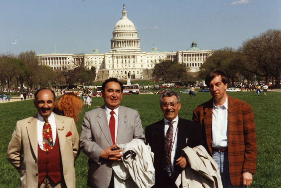 V.l.n.r.: Herbert Adler, Otto Rosenberg, Ewald Hahnstein und Fritz Greußing in Washington anlässlich der Eröffnung des Holocaust Memorial Museums, 1993 (Foto: Archiv DokuZ)